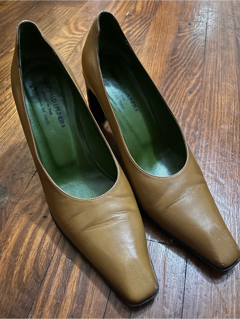 Vintage Donald J Pliner Liza Sienna Italian Leather Pointed Toe Pumps 7.5M Y2K
